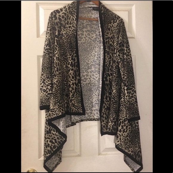 NWOT BCBGMAXAZRIA Leopard cardigan Large wrap. - Picture 6 of 7